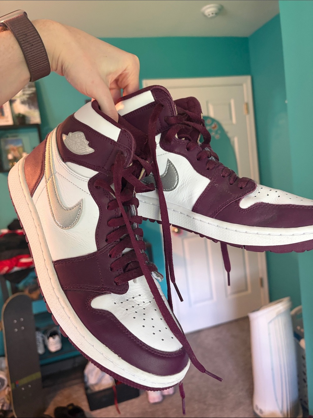 Nike Air Jordan High-Top maroon Sneakers